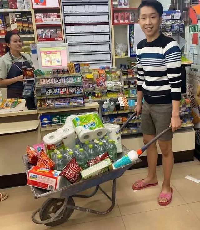 嚴禁使用一次性PA610等塑料袋之后,泰國人的畫風就不大對勁兒了