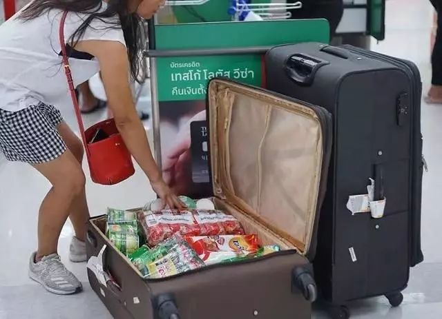 嚴禁使用一次性PA610等塑料袋之后,泰國人的畫風就不大對勁兒了